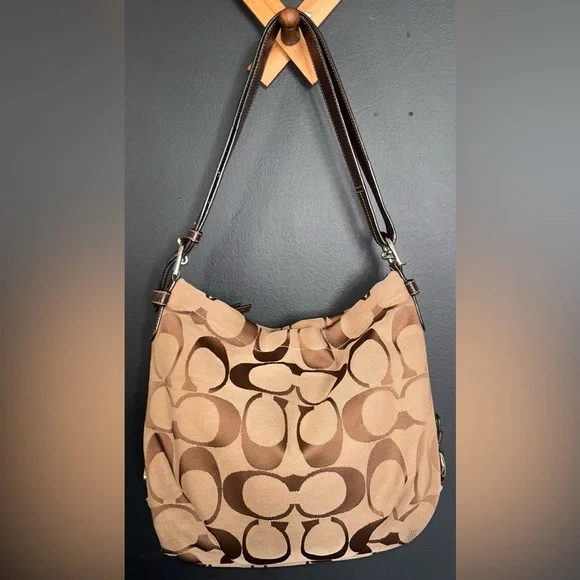 Coach Y2K Signature C Canvas Hobo Bag -EUC- F1257-F15067 - Picture 2 of 16